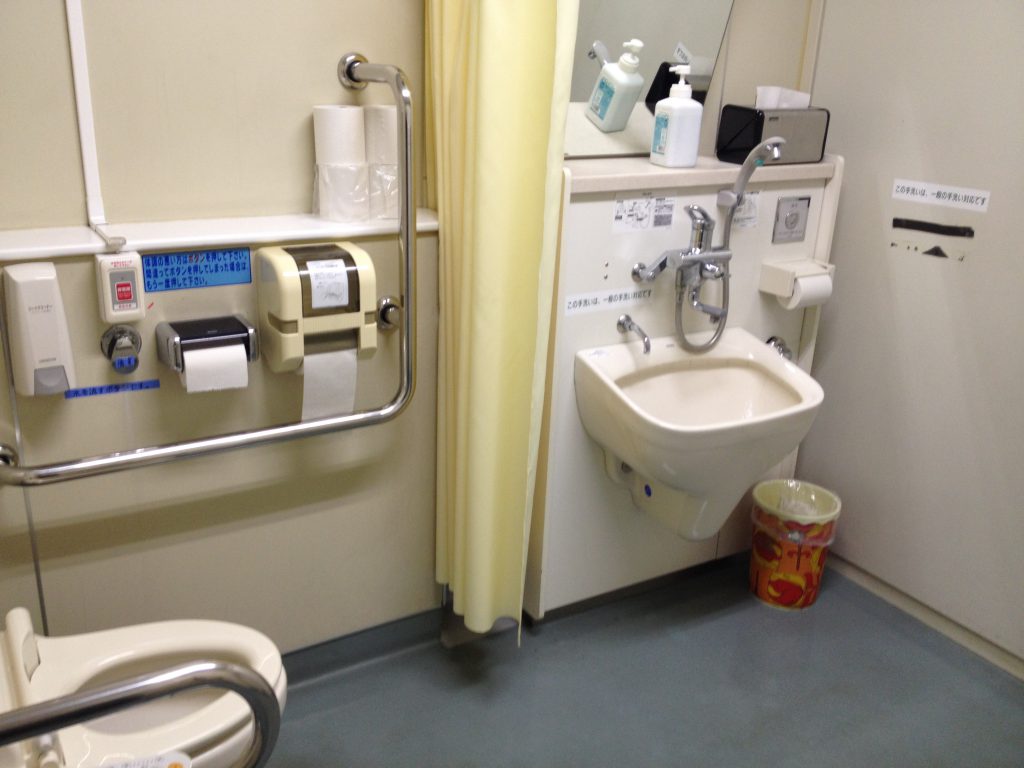 H病院1Fのオストメイト用トイレ
